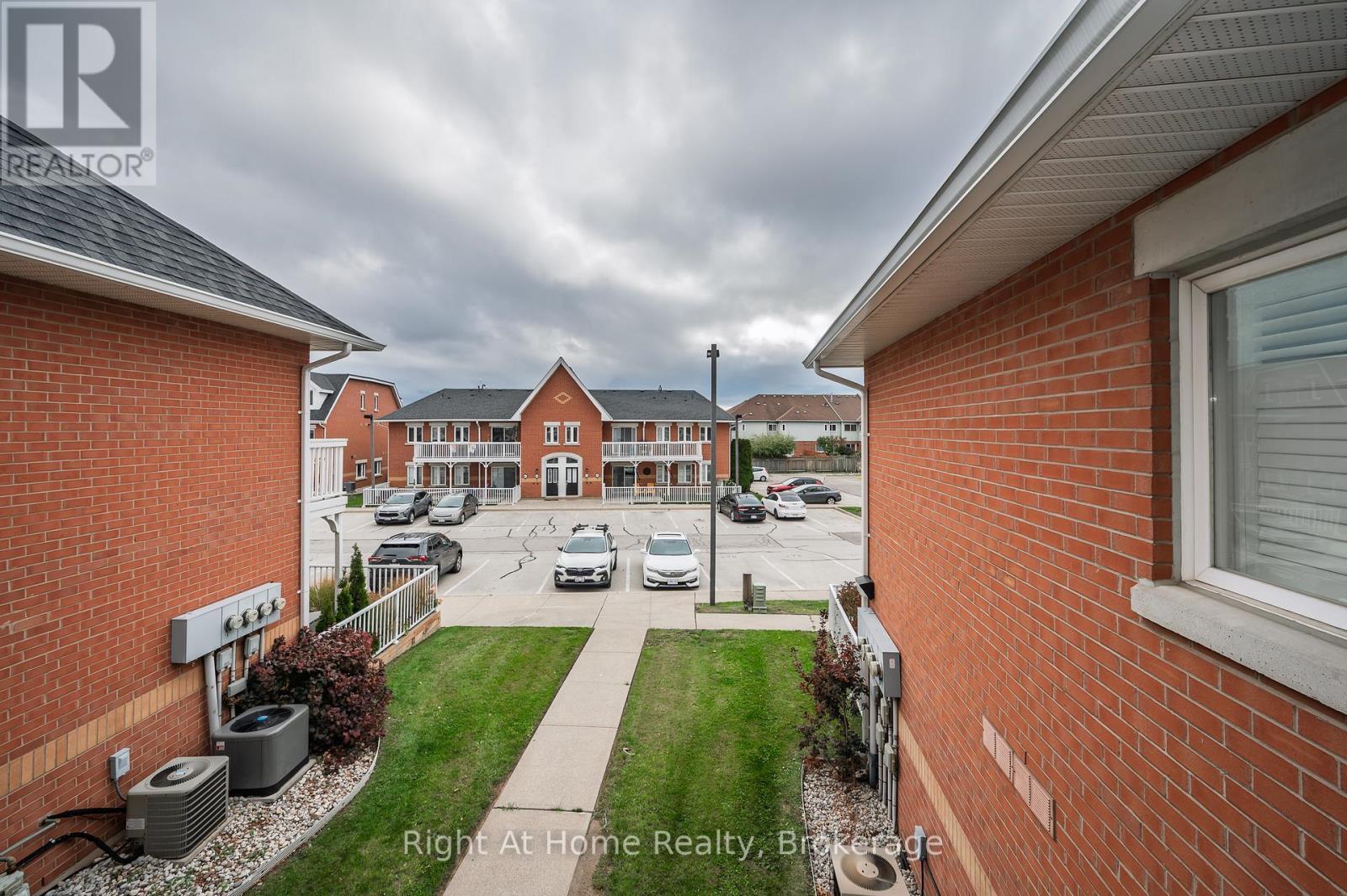 706 - 1701 Lampman Avenue, Burlington (Uptown), ON - Outdoor With Exterior