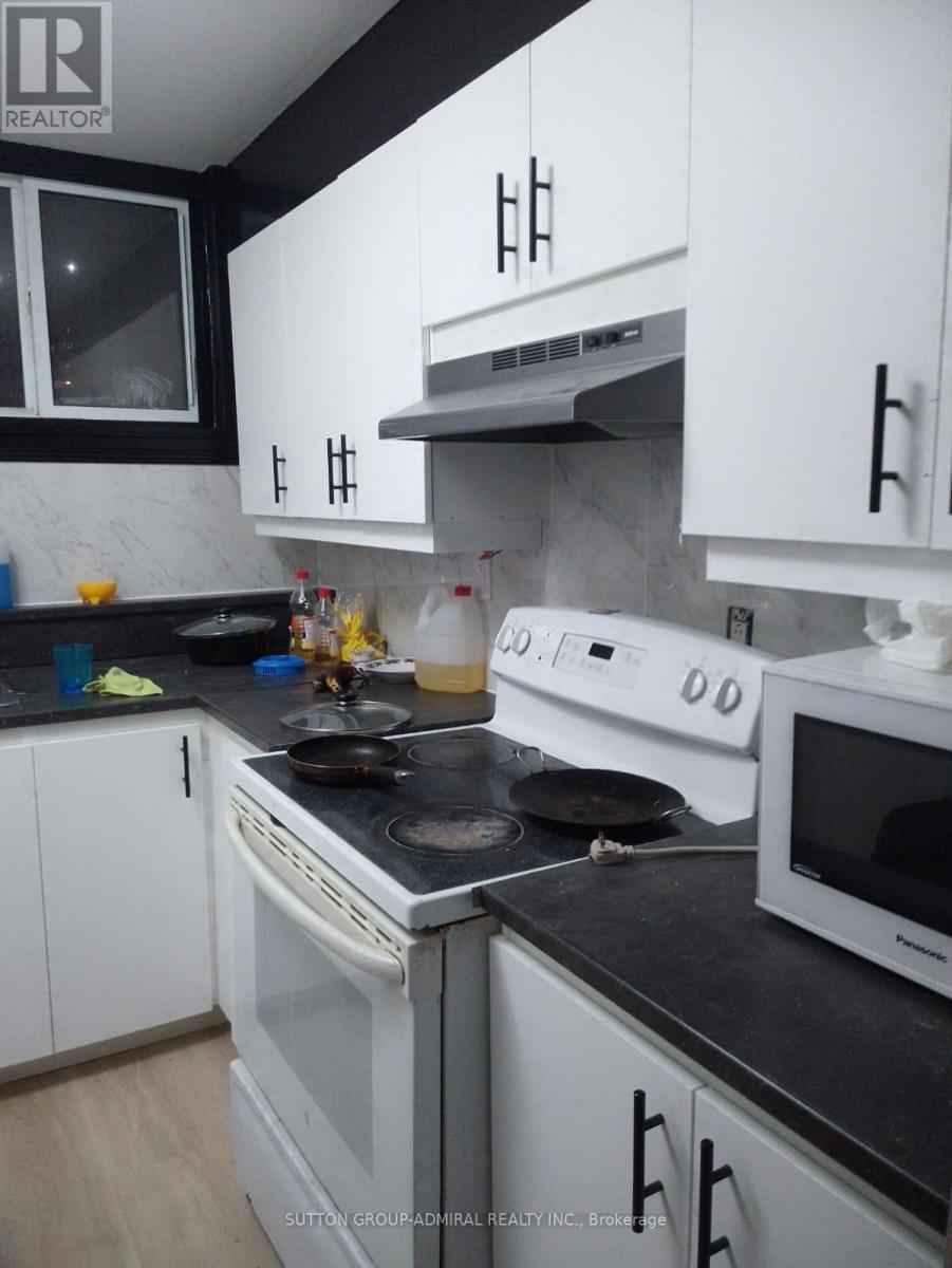 418 - 4673 Jane Street, Toronto, ON - Indoor Photo Showing Kitchen