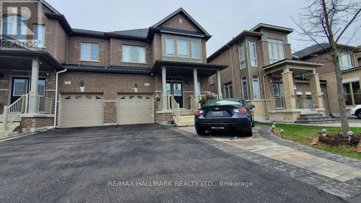 #Main&2Nd - 19 Chouinard Way, Aurora, ON - Outdoor With Facade