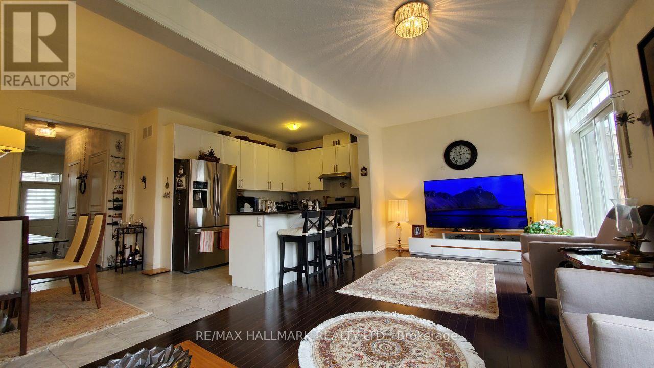 #Main&2Nd - 19 Chouinard Way, Aurora, ON - Indoor