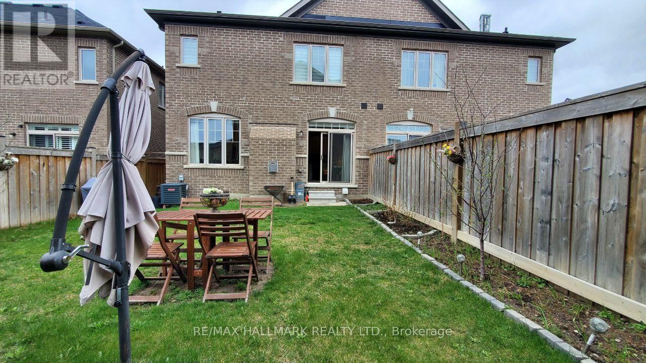 #Main&2Nd - 19 Chouinard Way, Aurora, ON - Outdoor With Exterior