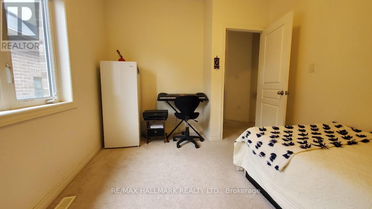 #Main&2Nd - 19 Chouinard Way, Aurora, ON - Indoor Photo Showing Bedroom