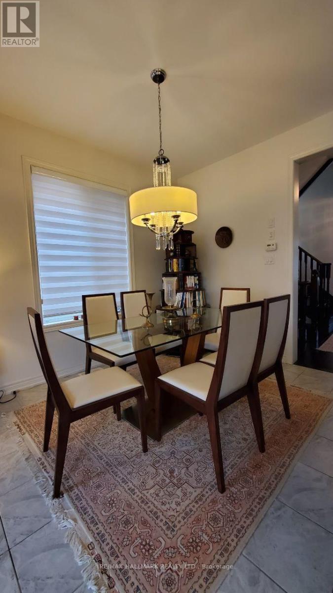 #Main&2Nd - 19 Chouinard Way, Aurora, ON - Indoor Photo Showing Dining Room