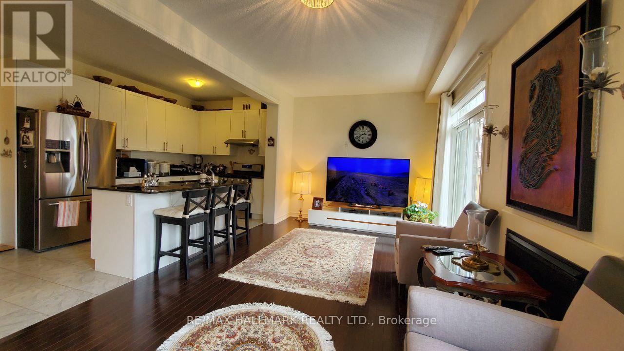 #Main&2Nd - 19 Chouinard Way, Aurora, ON - Indoor