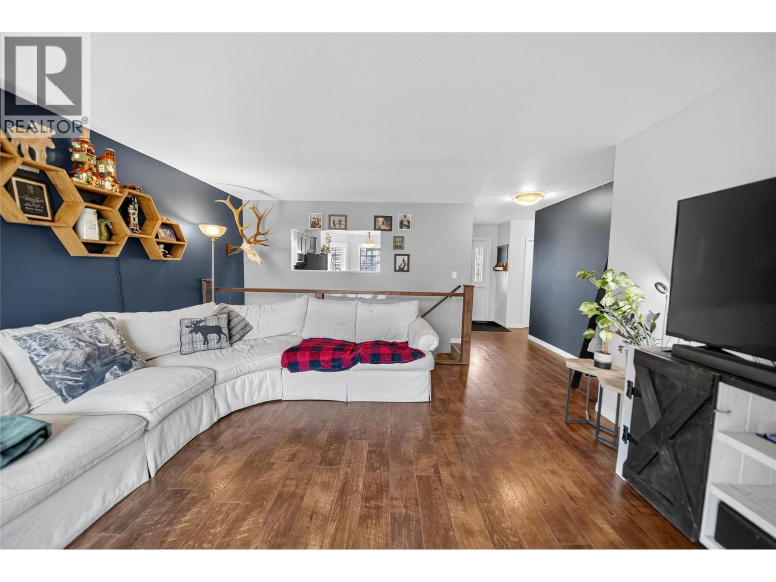 1412 20A Street South Street, Cranbrook, BC - Indoor Photo Showing Living Room