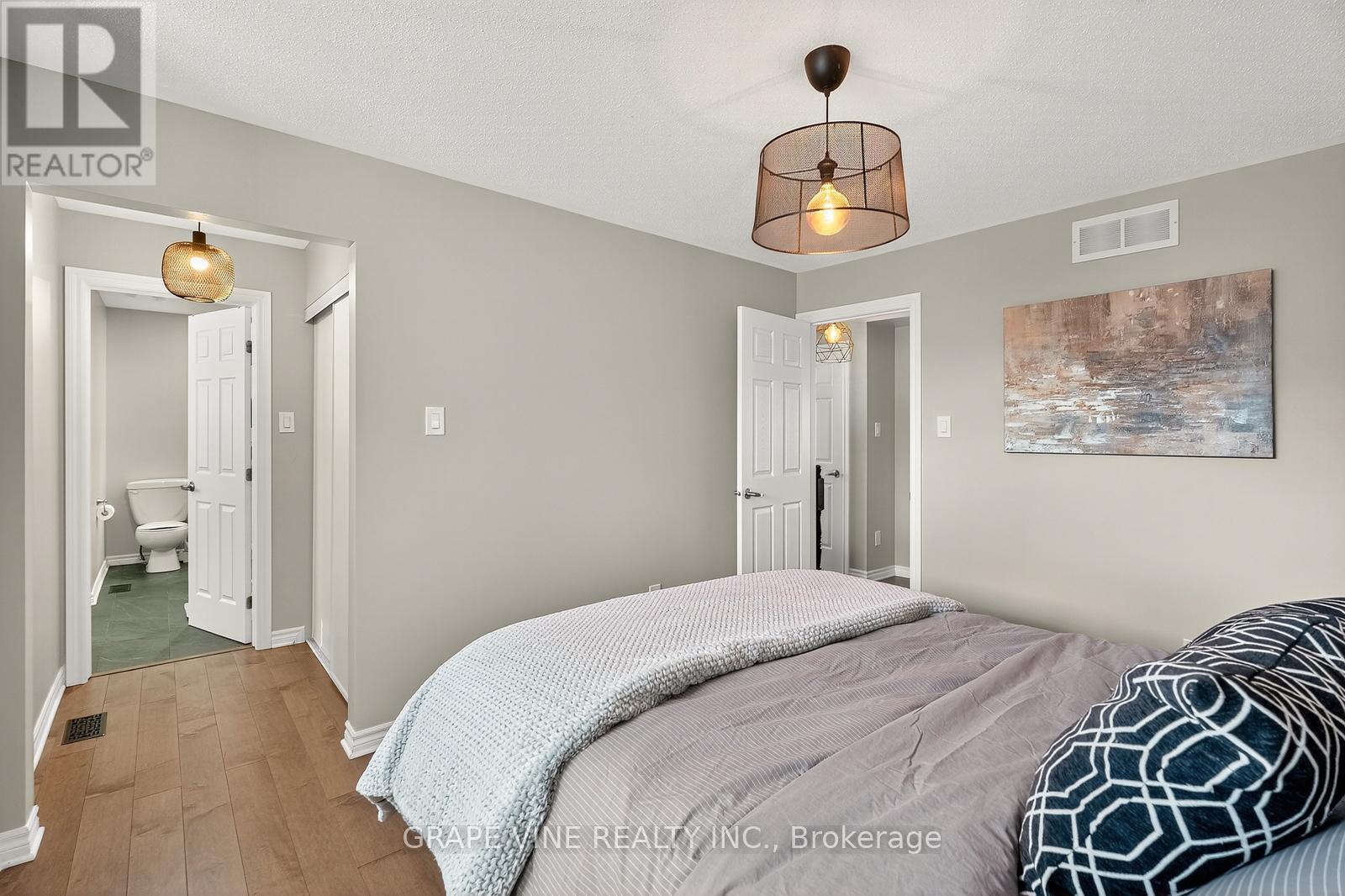 232 Burnaby Drive, Ottawa, ON - Indoor Photo Showing Bedroom