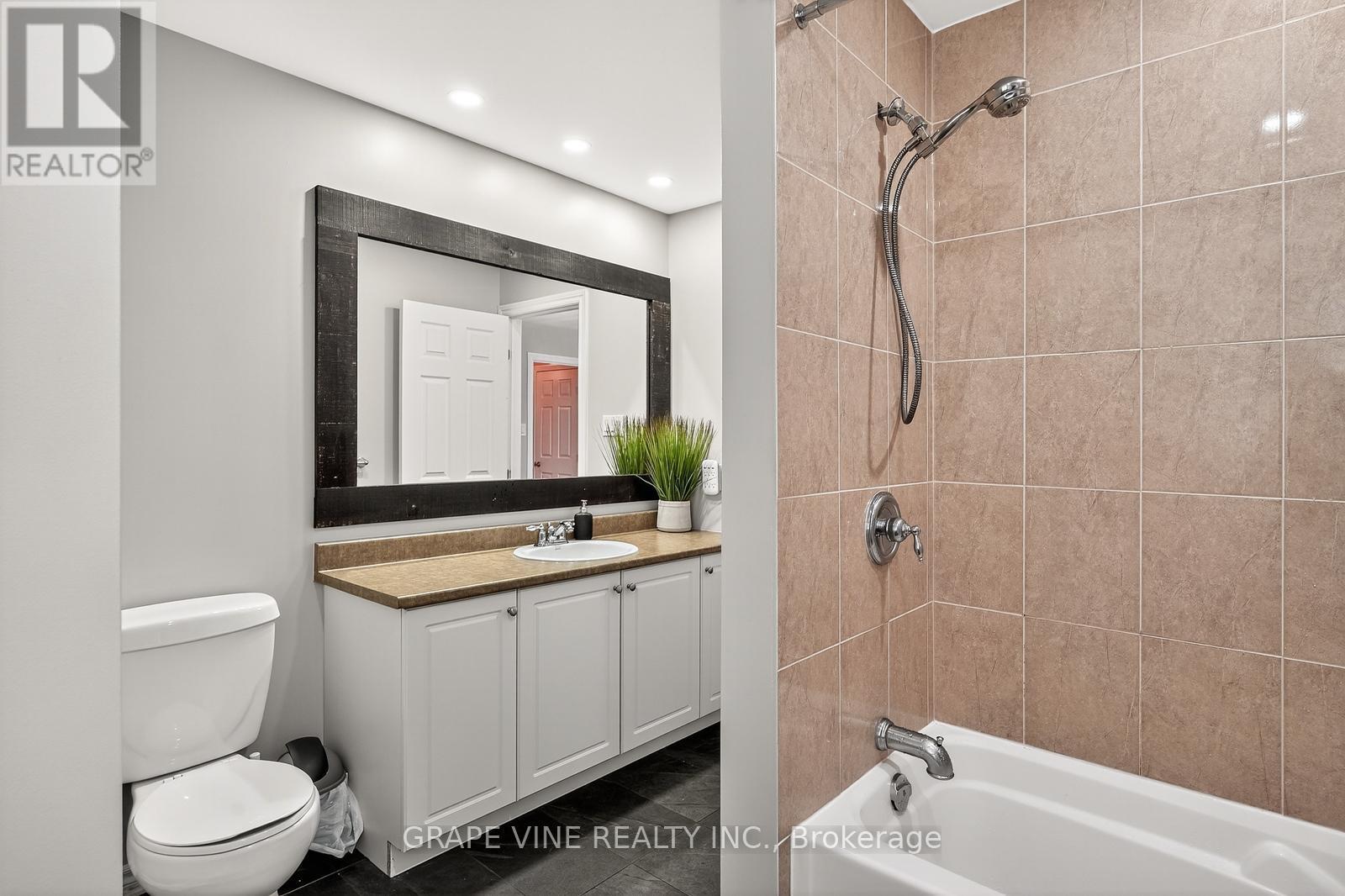 232 Burnaby Drive, Ottawa, ON - Indoor Photo Showing Bathroom