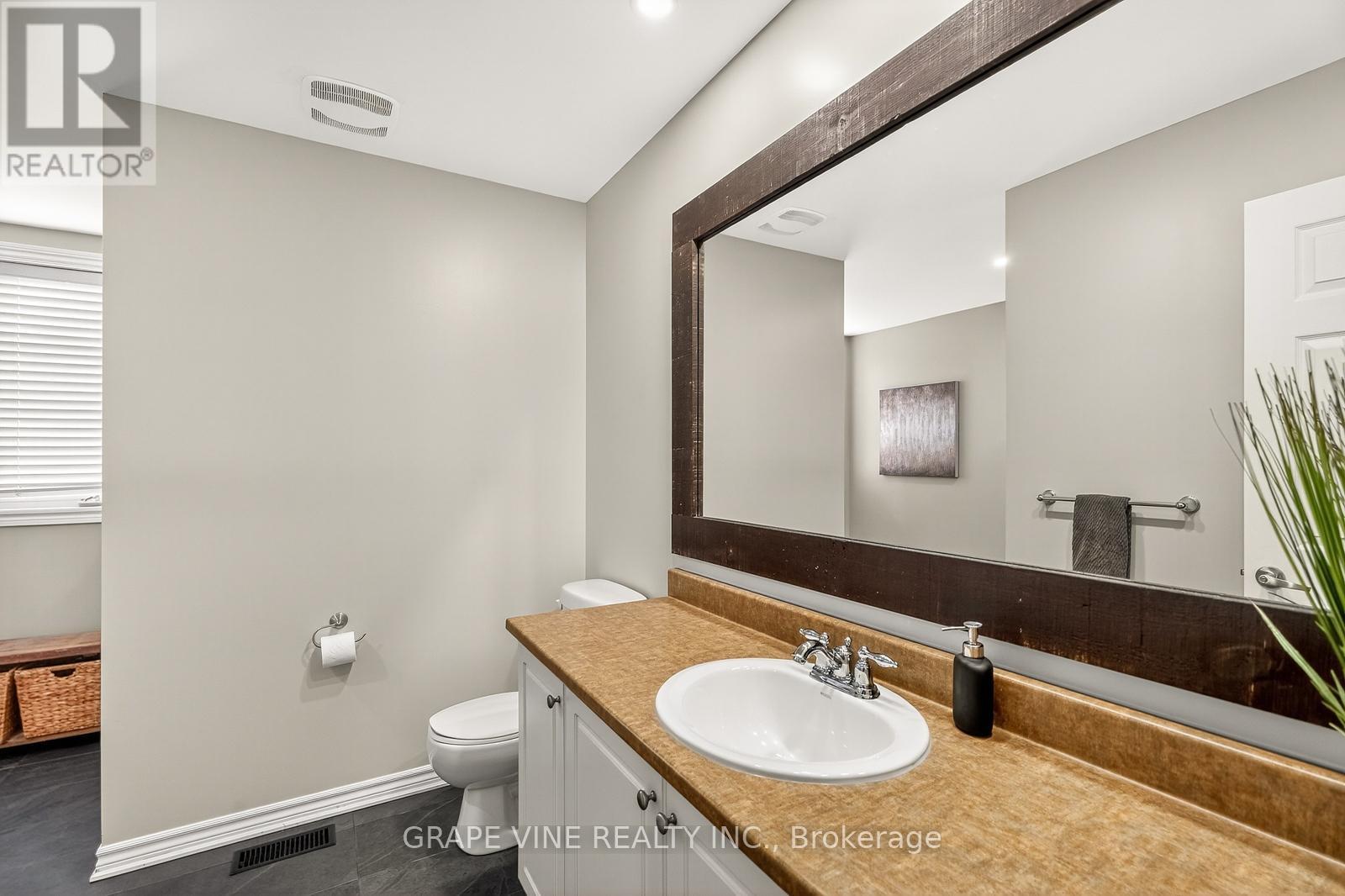 232 Burnaby Drive, Ottawa, ON - Indoor Photo Showing Bathroom