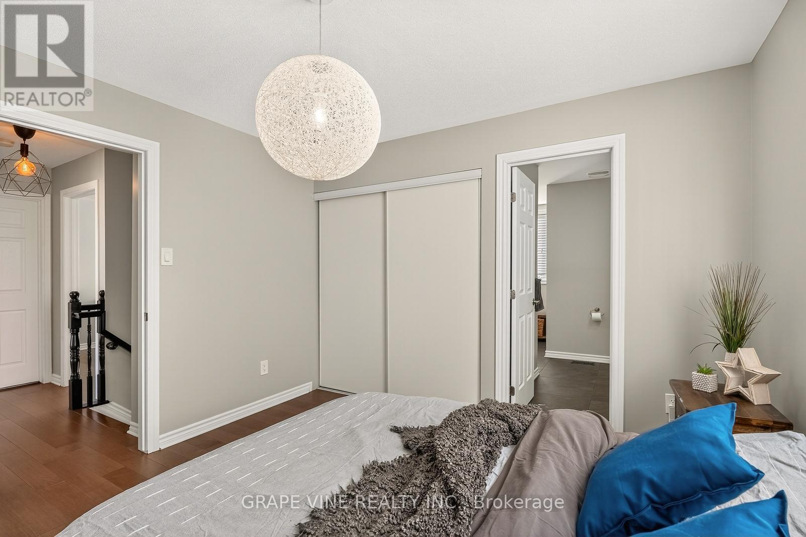 232 Burnaby Drive, Ottawa, ON - Indoor Photo Showing Bedroom