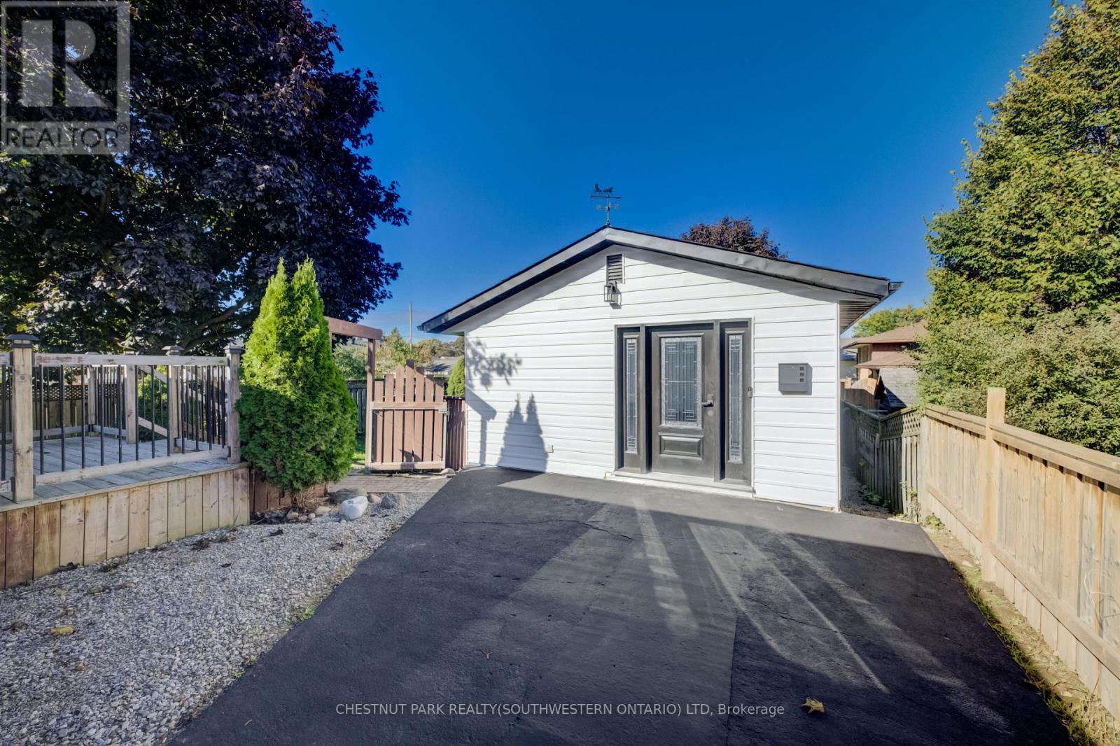 88 Woodhaven Road, Kitchener, ON - Outdoor