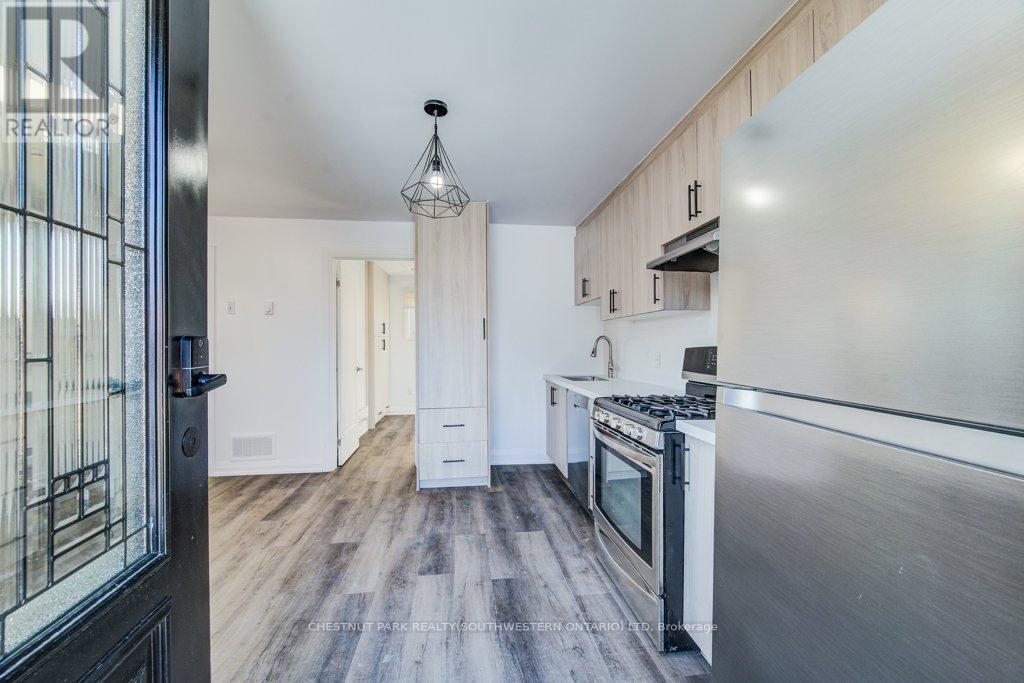 88 Woodhaven Road, Kitchener, ON - Indoor Photo Showing Kitchen