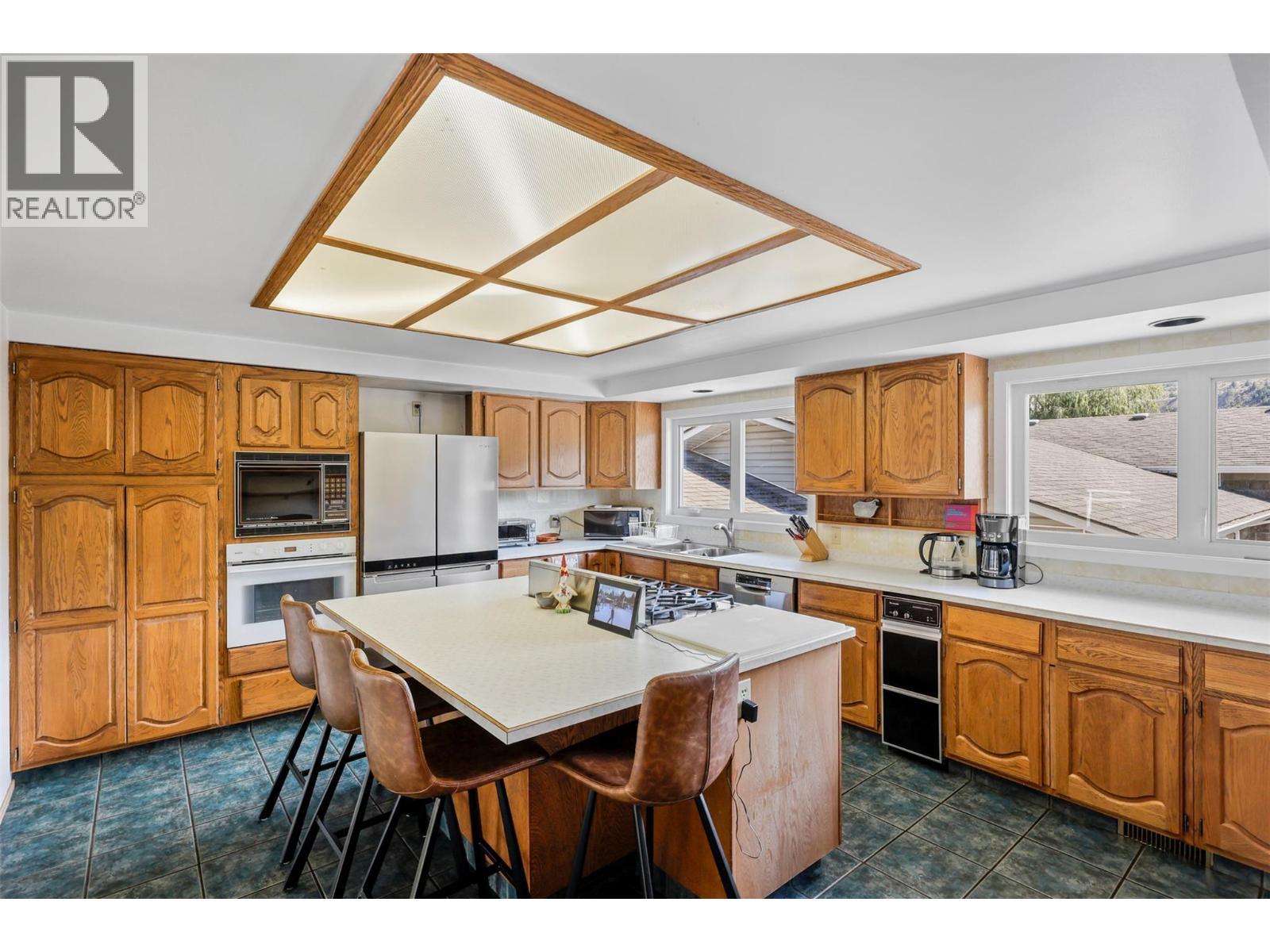 6066 Furrer Road, Kamloops, BC - Indoor Photo Showing Kitchen