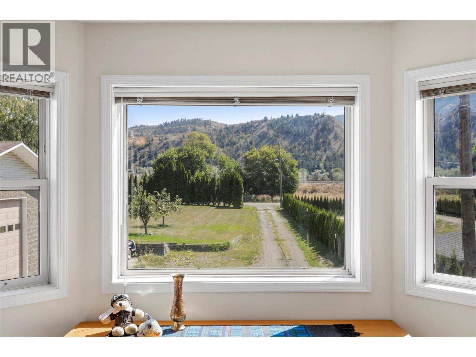6066 Furrer Road, Kamloops, BC - Indoor Photo Showing Bedroom
