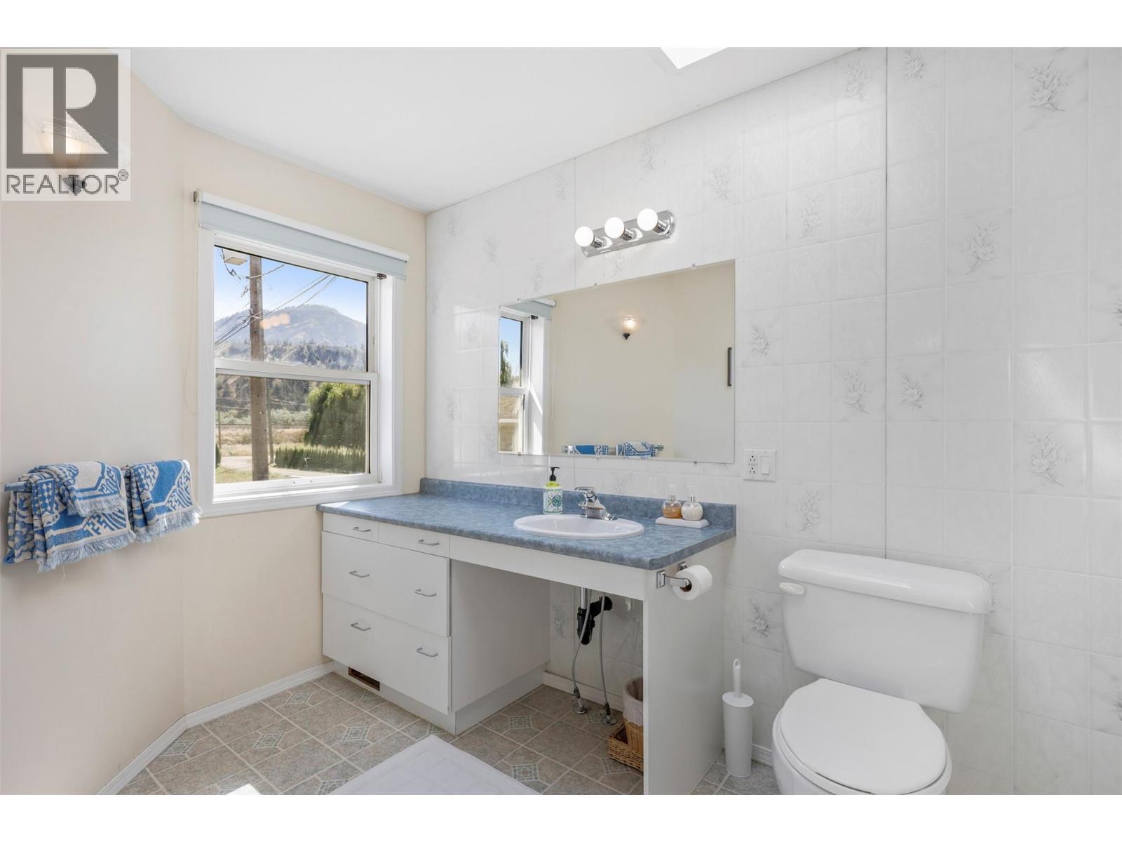 6066 Furrer Road, Kamloops, BC - Indoor Photo Showing Bathroom