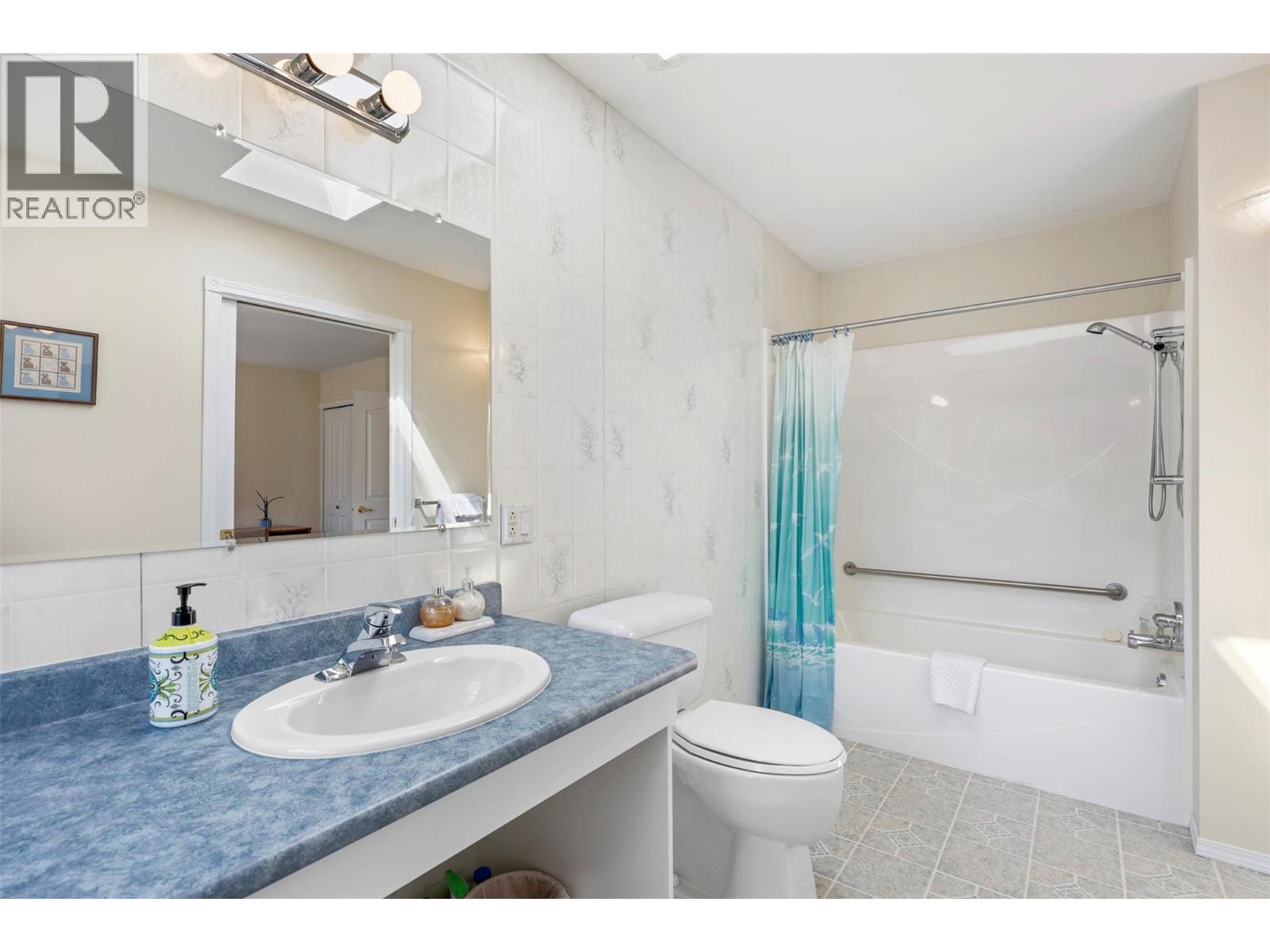 6066 Furrer Road, Kamloops, BC - Indoor Photo Showing Bathroom