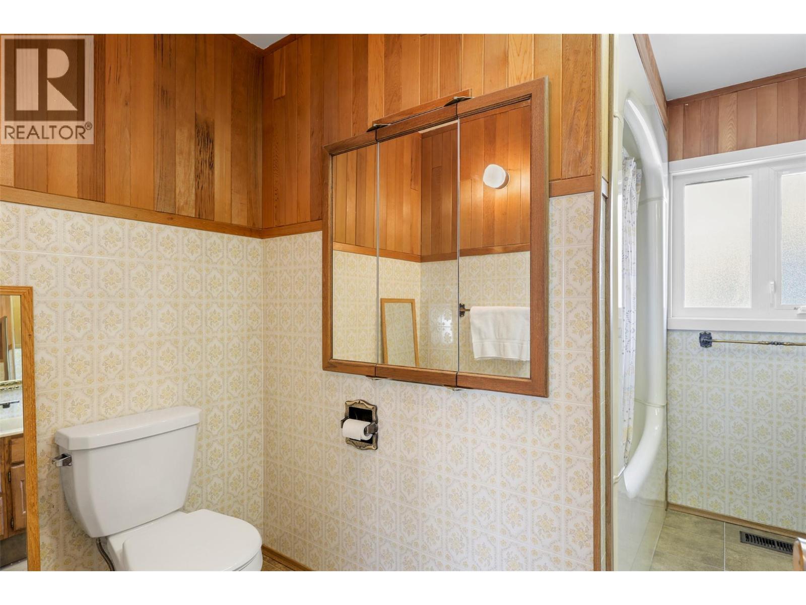 6066 Furrer Road, Kamloops, BC - Indoor Photo Showing Bathroom