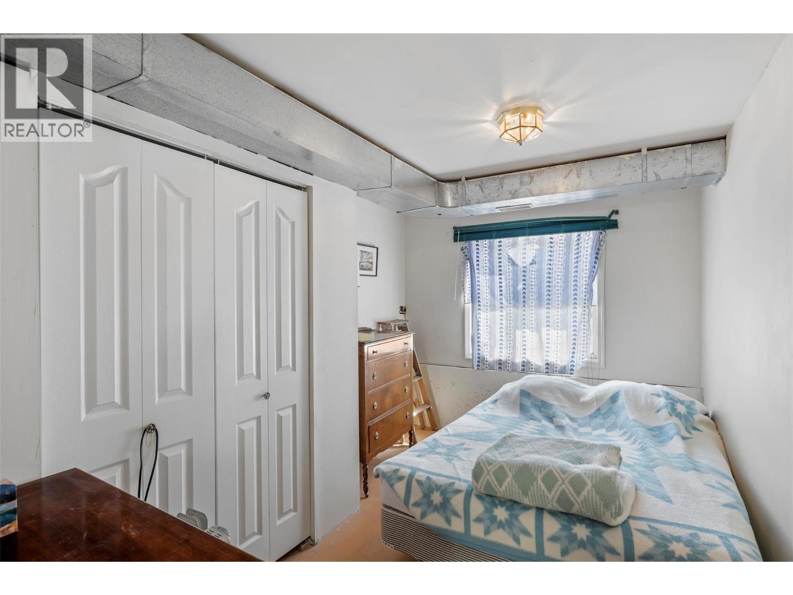 6066 Furrer Road, Kamloops, BC - Indoor Photo Showing Bedroom