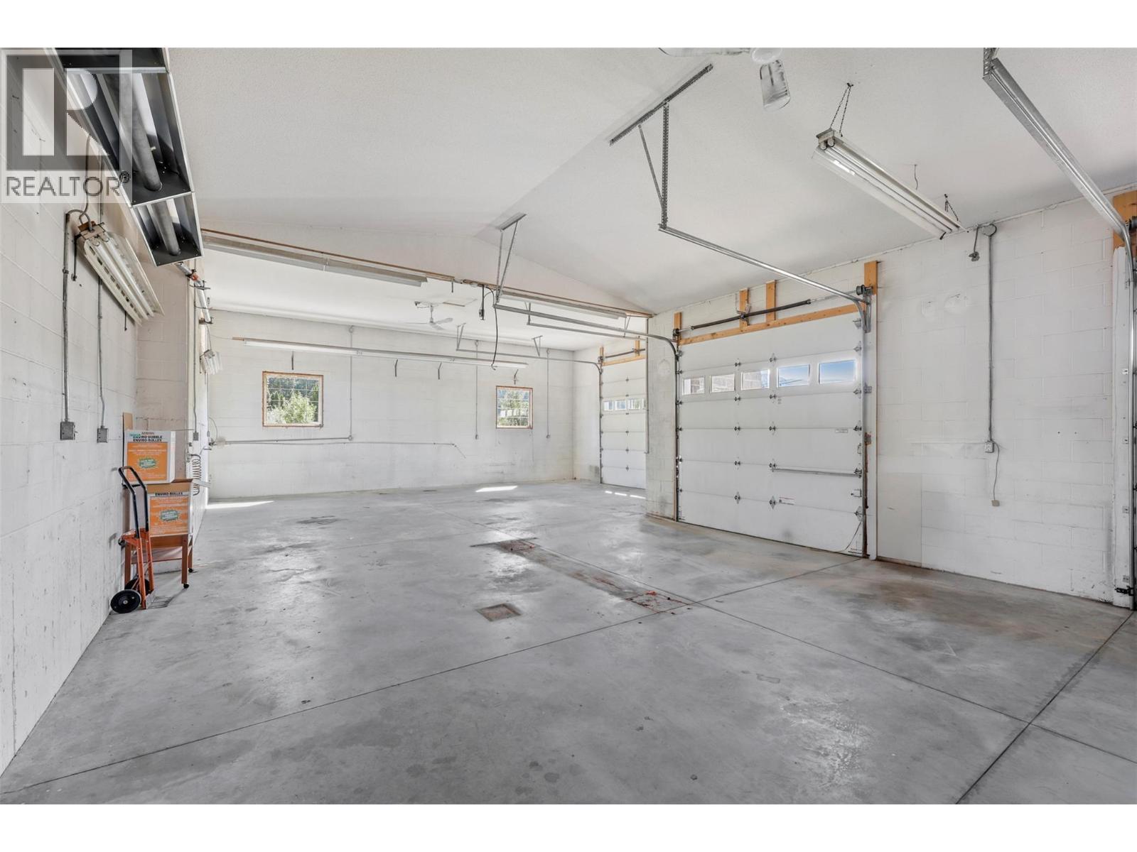 6066 Furrer Road, Kamloops, BC - Indoor Photo Showing Garage