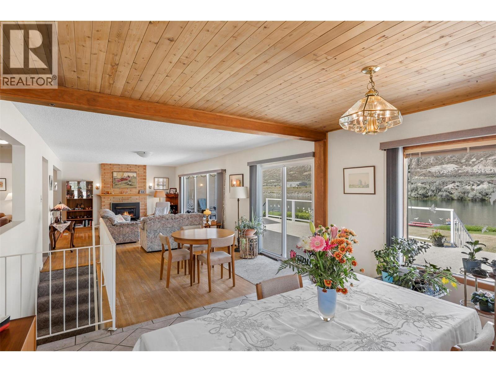 6066 Furrer Road, Kamloops, BC - Indoor Photo Showing Dining Room