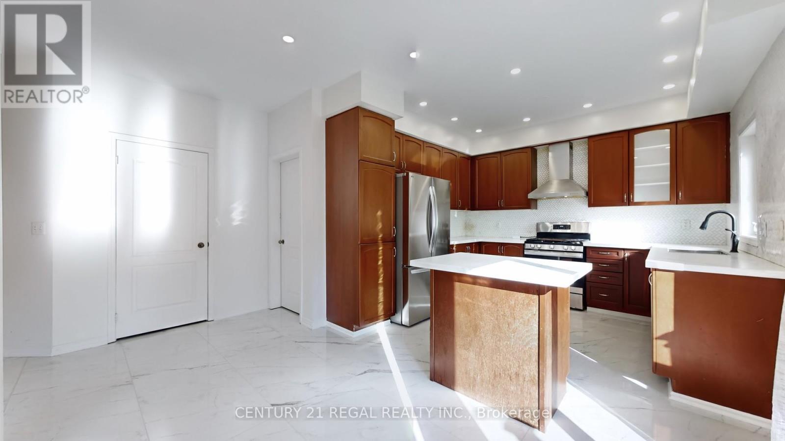 4274 Vivaldi Road, Burlington, ON - Indoor Photo Showing Kitchen