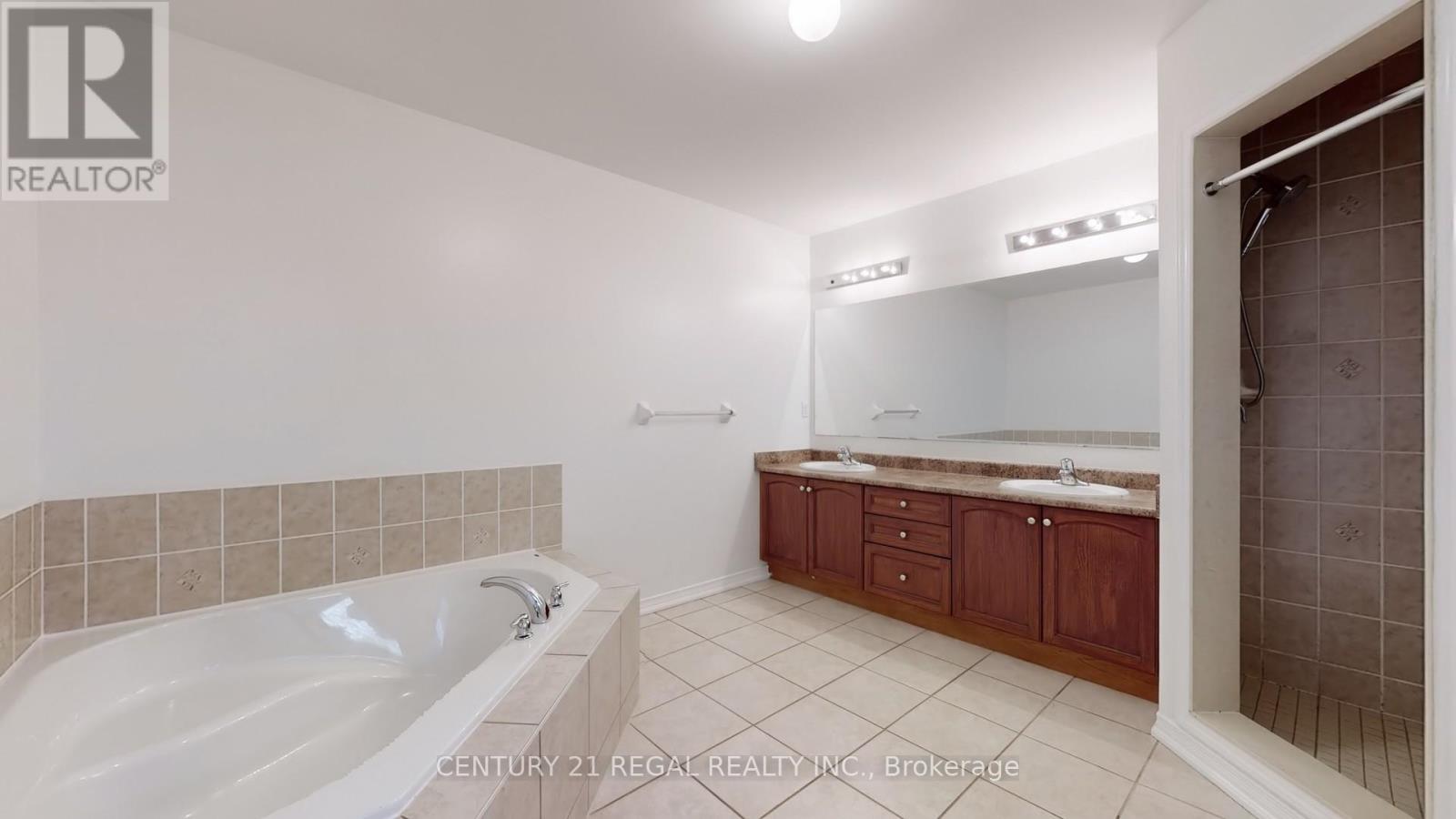 4274 Vivaldi Road, Burlington, ON - Indoor Photo Showing Bathroom