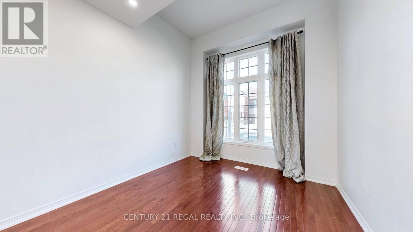 4274 Vivaldi Road, Burlington, ON - Indoor Photo Showing Other Room