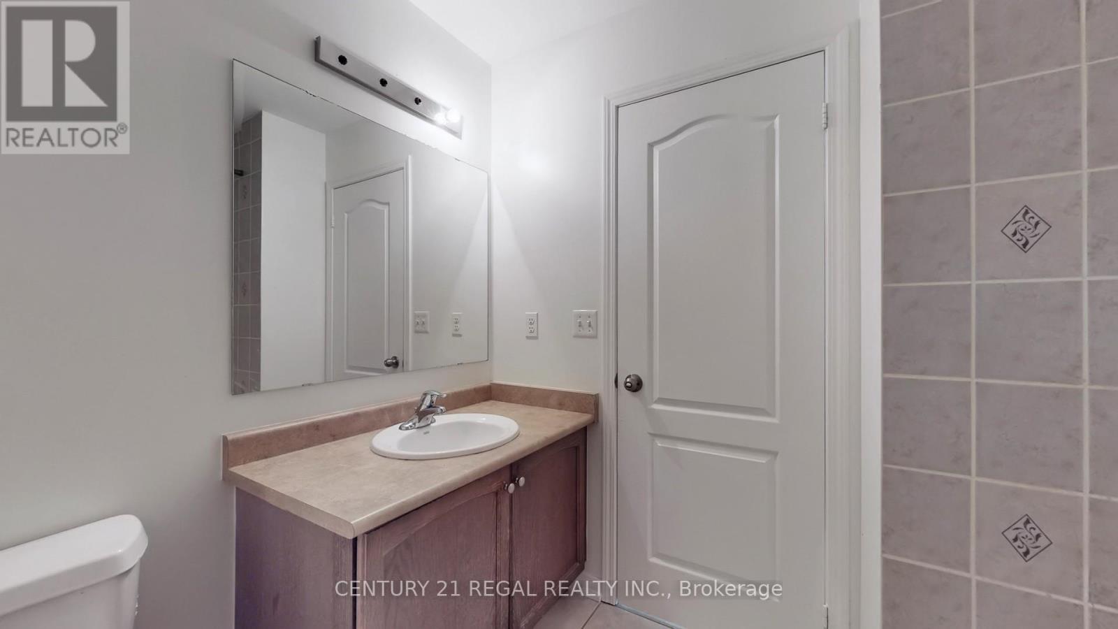 4274 Vivaldi Road, Burlington, ON - Indoor Photo Showing Bathroom