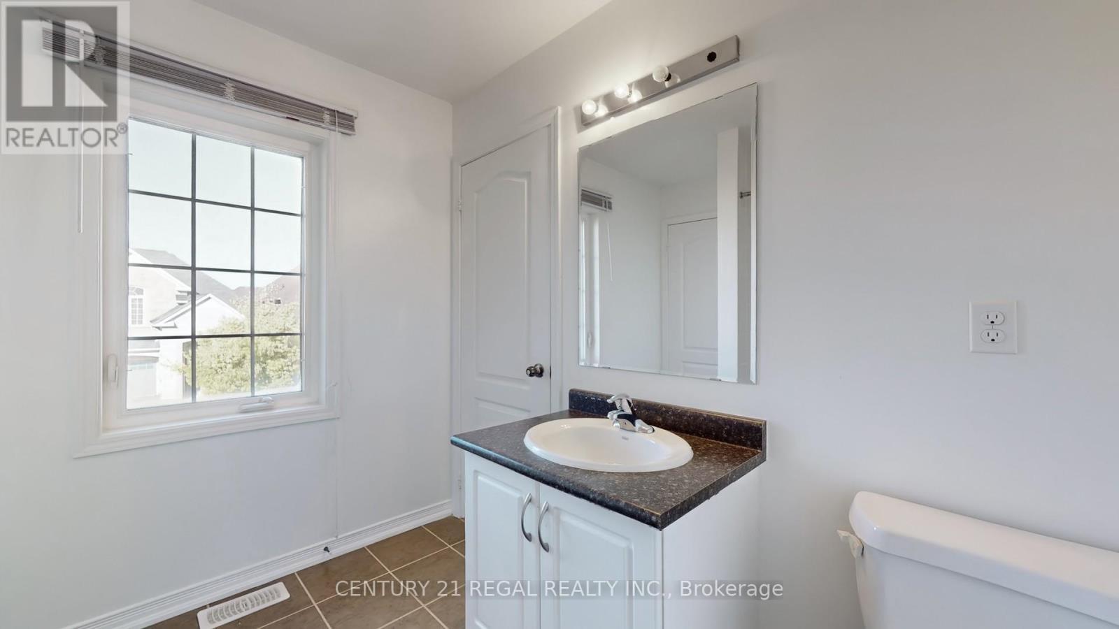 4274 Vivaldi Road, Burlington, ON - Indoor Photo Showing Bathroom