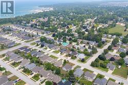 Great Location - Walk to Beach and Trails -