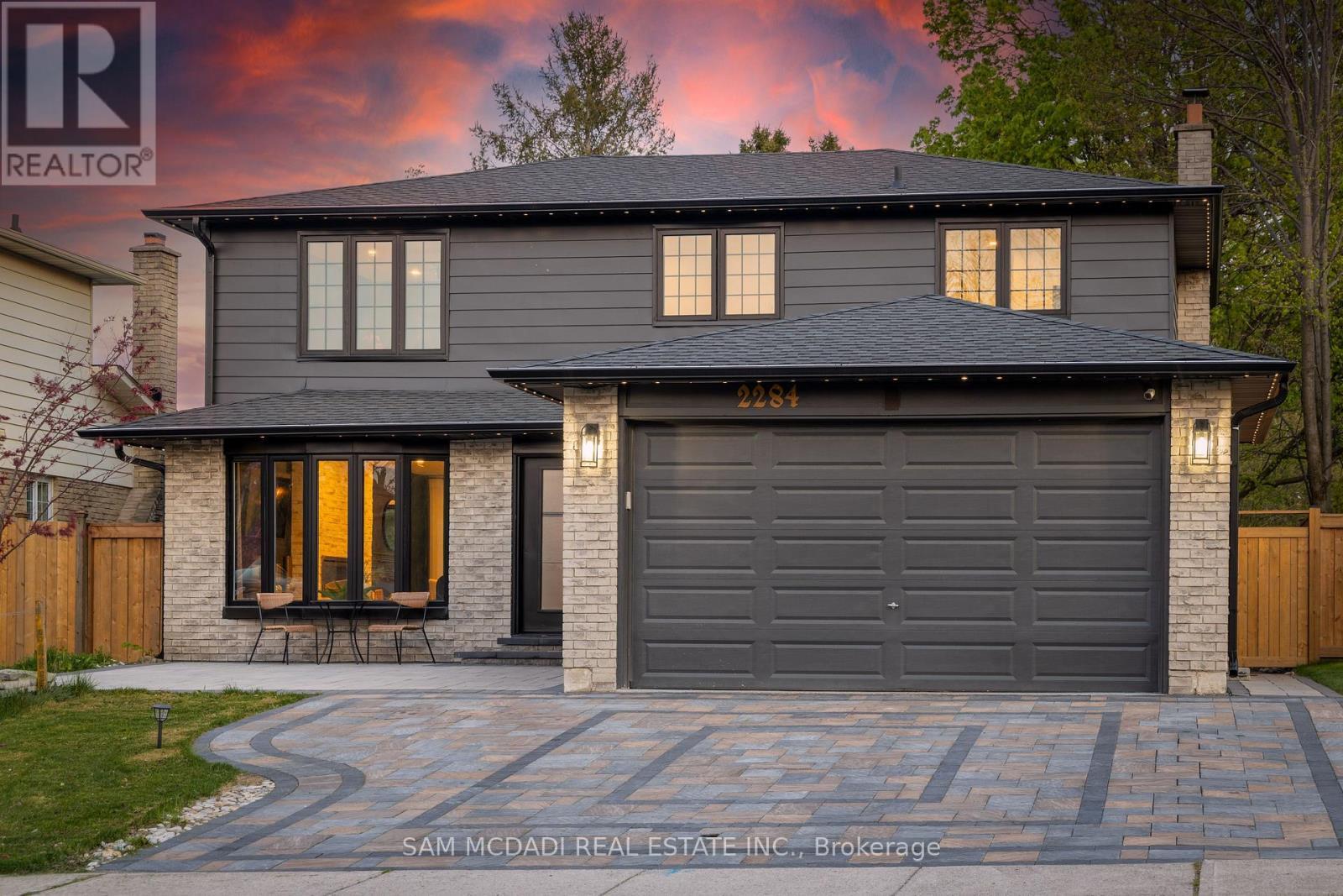 2284 Glastonbury Road, Burlington, ON - Outdoor