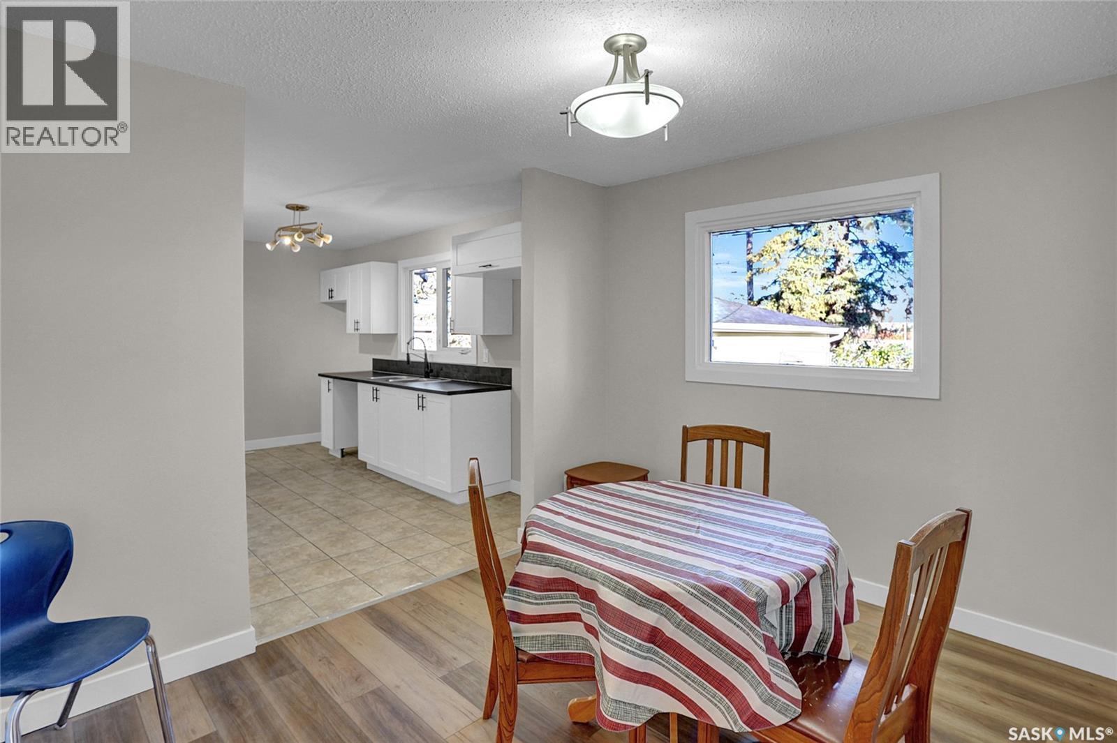 186 Coldwell Road, Regina, SK - Indoor Photo Showing Dining Room