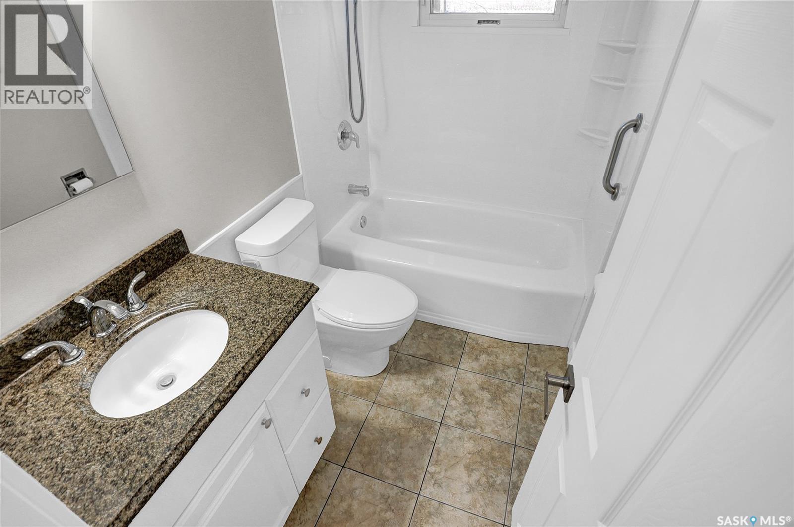 186 Coldwell Road, Regina, SK - Indoor Photo Showing Bathroom