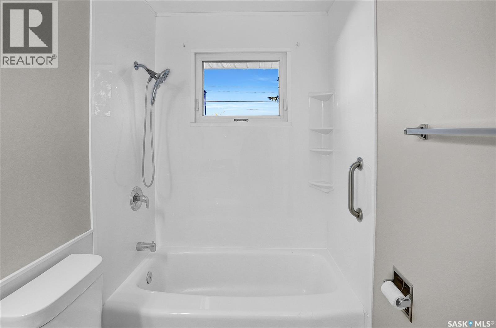 186 Coldwell Road, Regina, SK - Indoor Photo Showing Bathroom