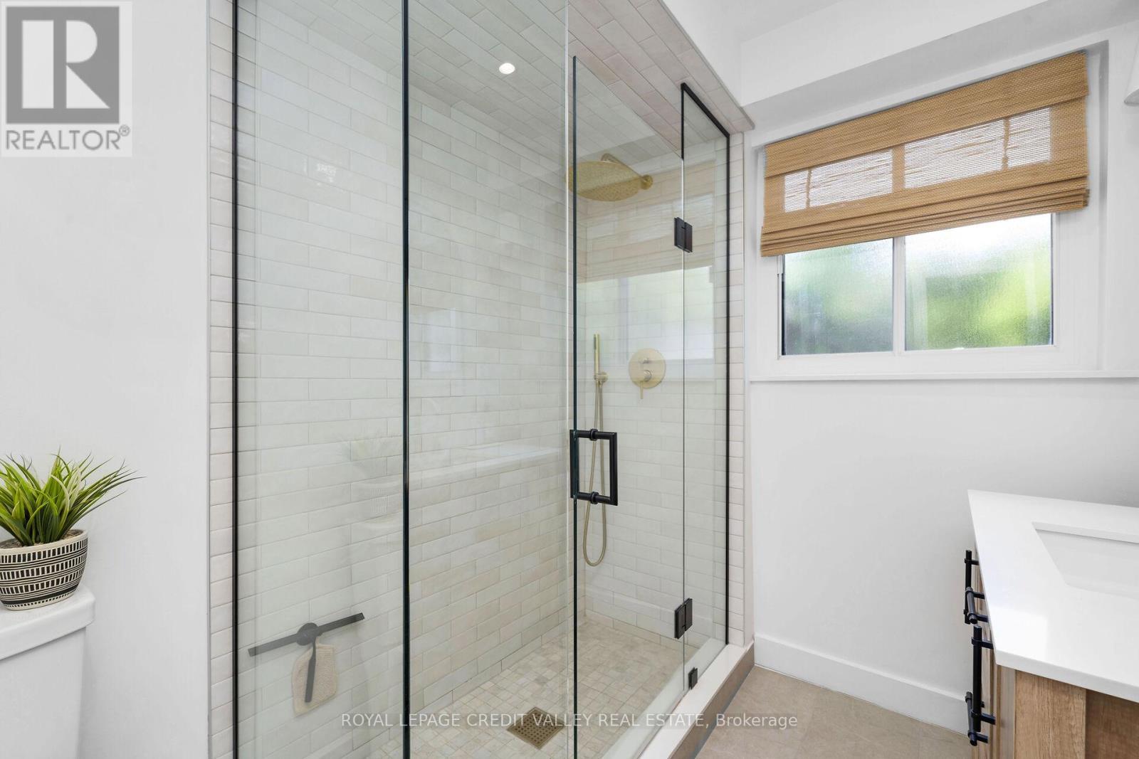 47 Larry Street, Caledon, ON - Indoor Photo Showing Bathroom
