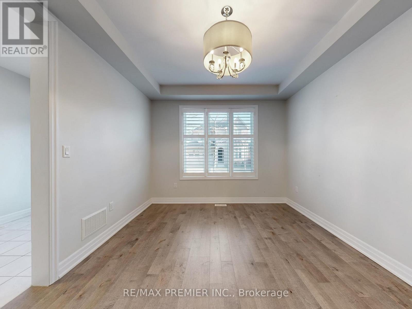 140 Magnolia Crescent, Oakville, ON - Indoor Photo Showing Other Room