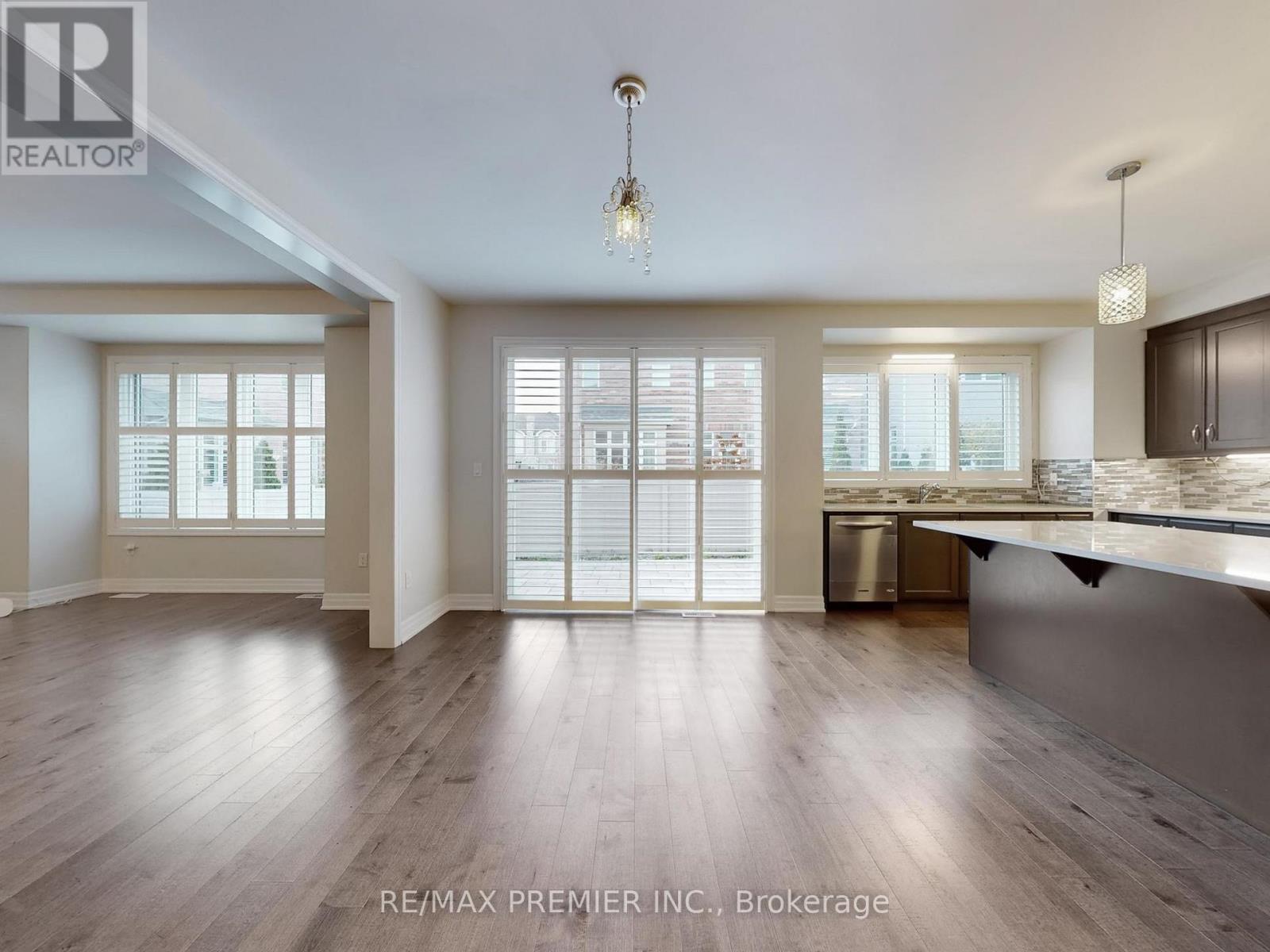 140 Magnolia Crescent, Oakville, ON - Indoor Photo Showing Kitchen