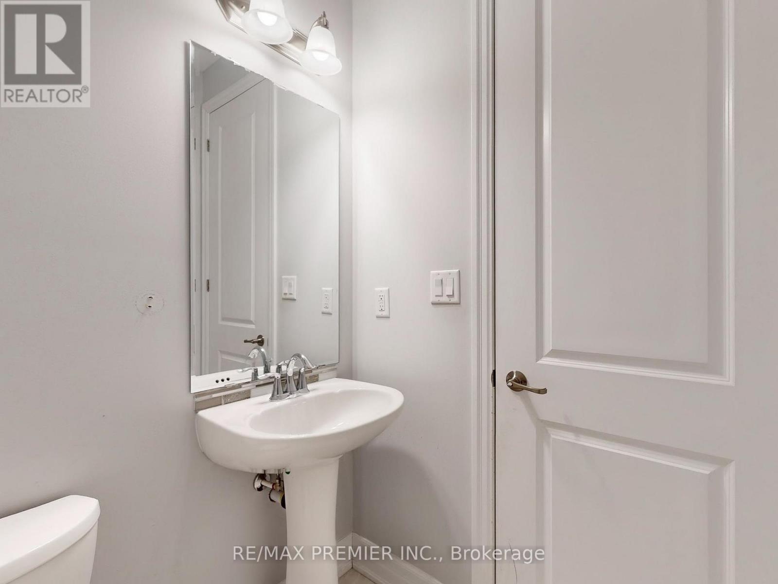 140 Magnolia Crescent, Oakville, ON - Indoor Photo Showing Bathroom