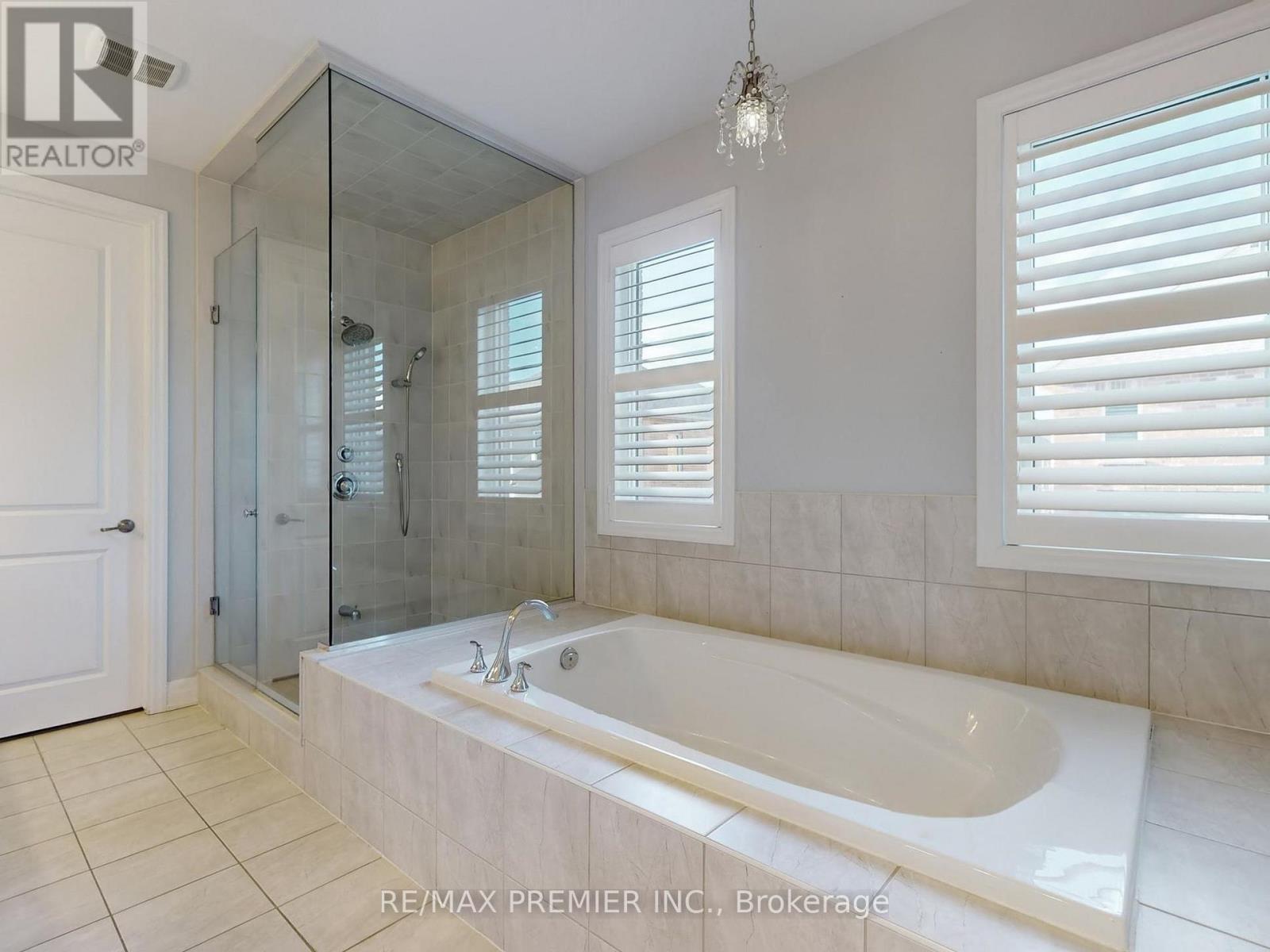 140 Magnolia Crescent, Oakville, ON - Indoor Photo Showing Bathroom