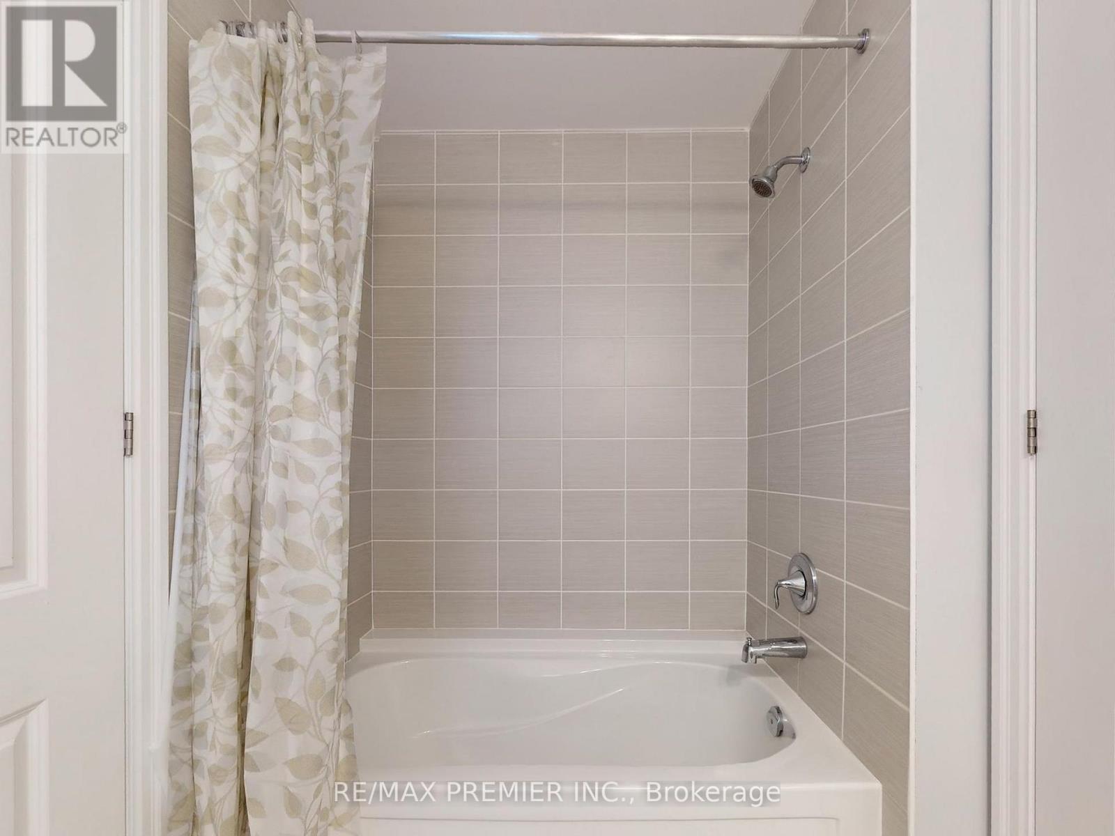 140 Magnolia Crescent, Oakville, ON - Indoor Photo Showing Bathroom