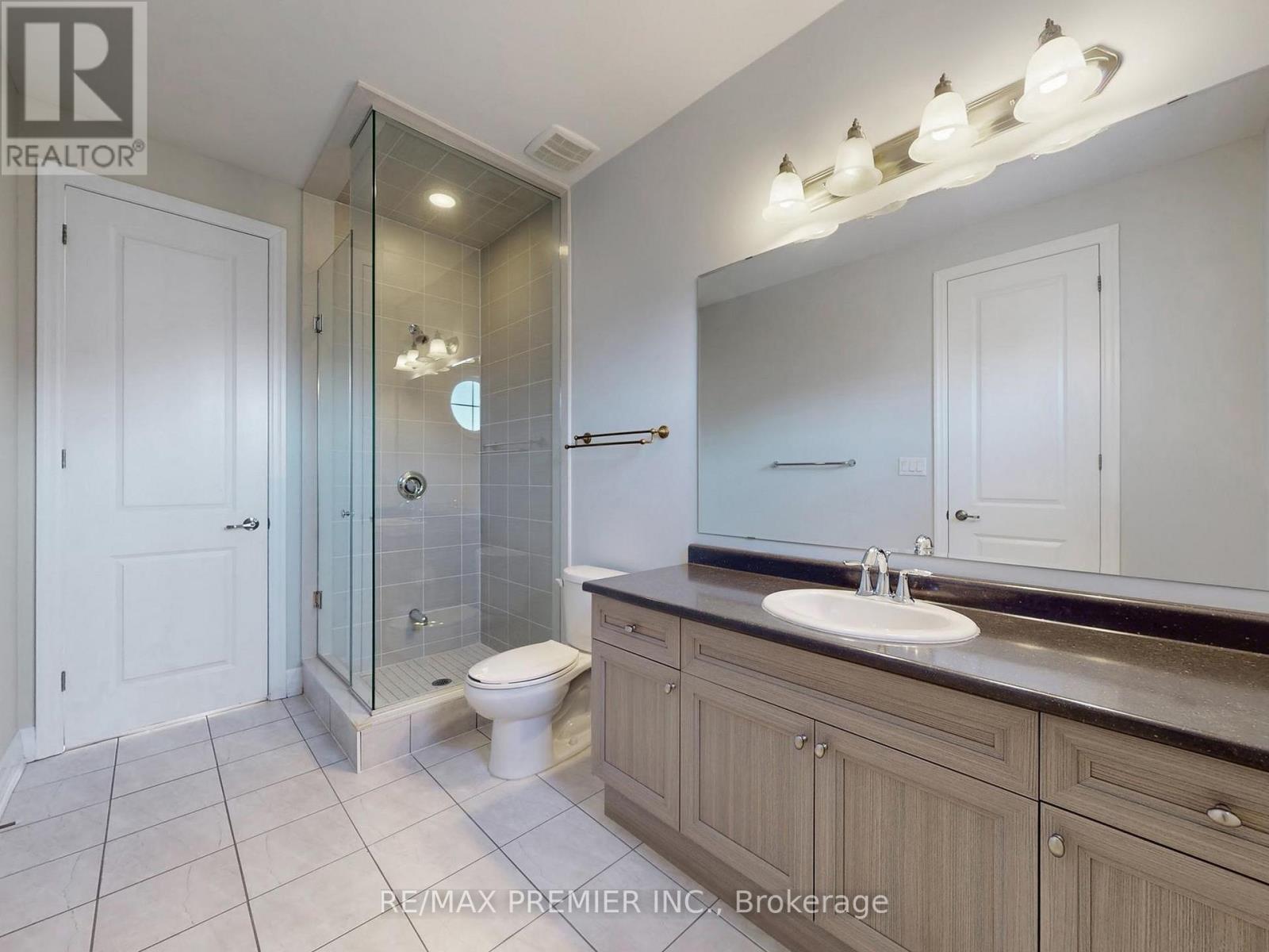 140 Magnolia Crescent, Oakville, ON - Indoor Photo Showing Bathroom
