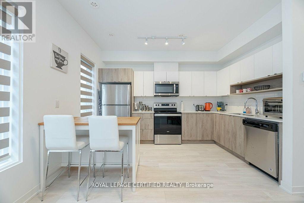 31 - 1095 Cooke Boulevard, Burlington, ON - Indoor Photo Showing Kitchen With Upgraded Kitchen