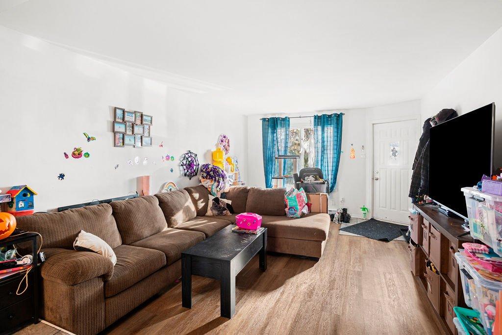 Living room - 276 - 280 Rue Des Marquisats, Sainte-Thérèse, QC - Indoor Photo Showing Living Room