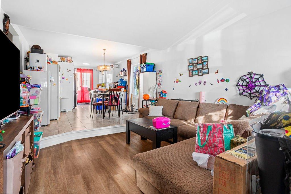 Living room - 276 - 280 Rue Des Marquisats, Sainte-Thérèse, QC - Indoor Photo Showing Living Room