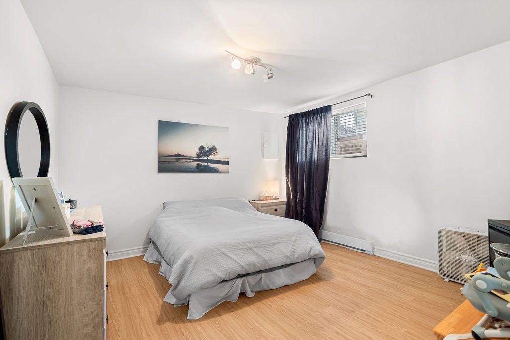 Primary bedroom - 276 - 280 Rue Des Marquisats, Sainte-Thérèse, QC - Indoor Photo Showing Bedroom