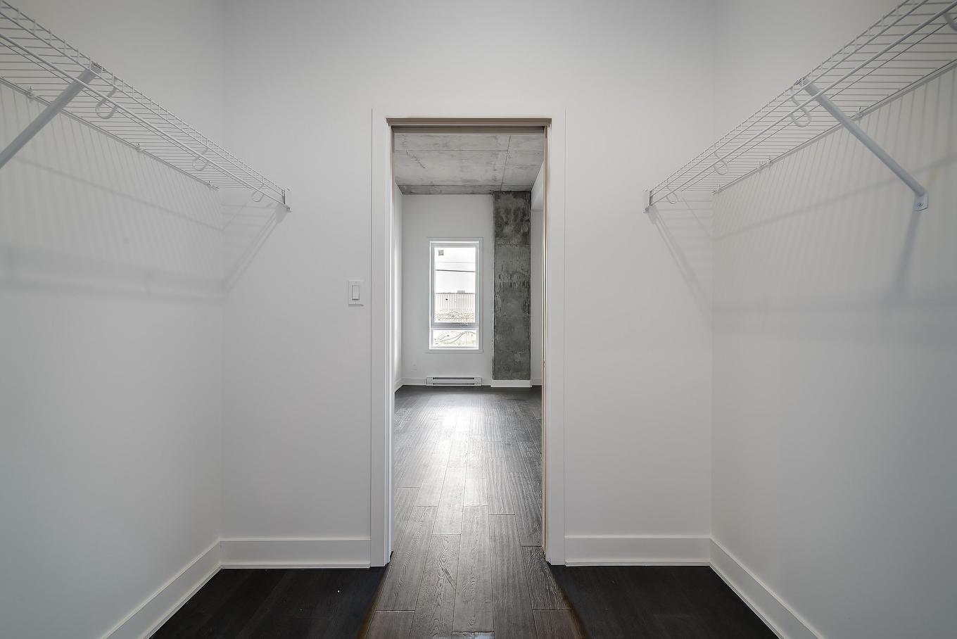 Penderie (Walk-in) - 105-7227 Boul. Newman, Montréal (Lasalle), QC - Indoor With Storage