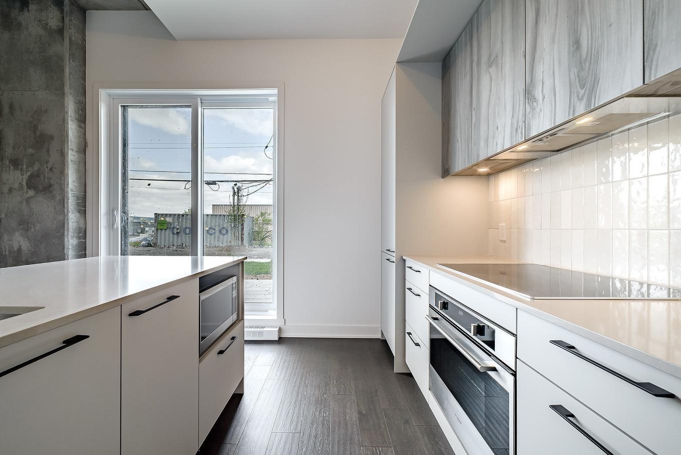 Cuisine - 105-7227 Boul. Newman, Montréal (Lasalle), QC - Indoor Photo Showing Kitchen With Upgraded Kitchen