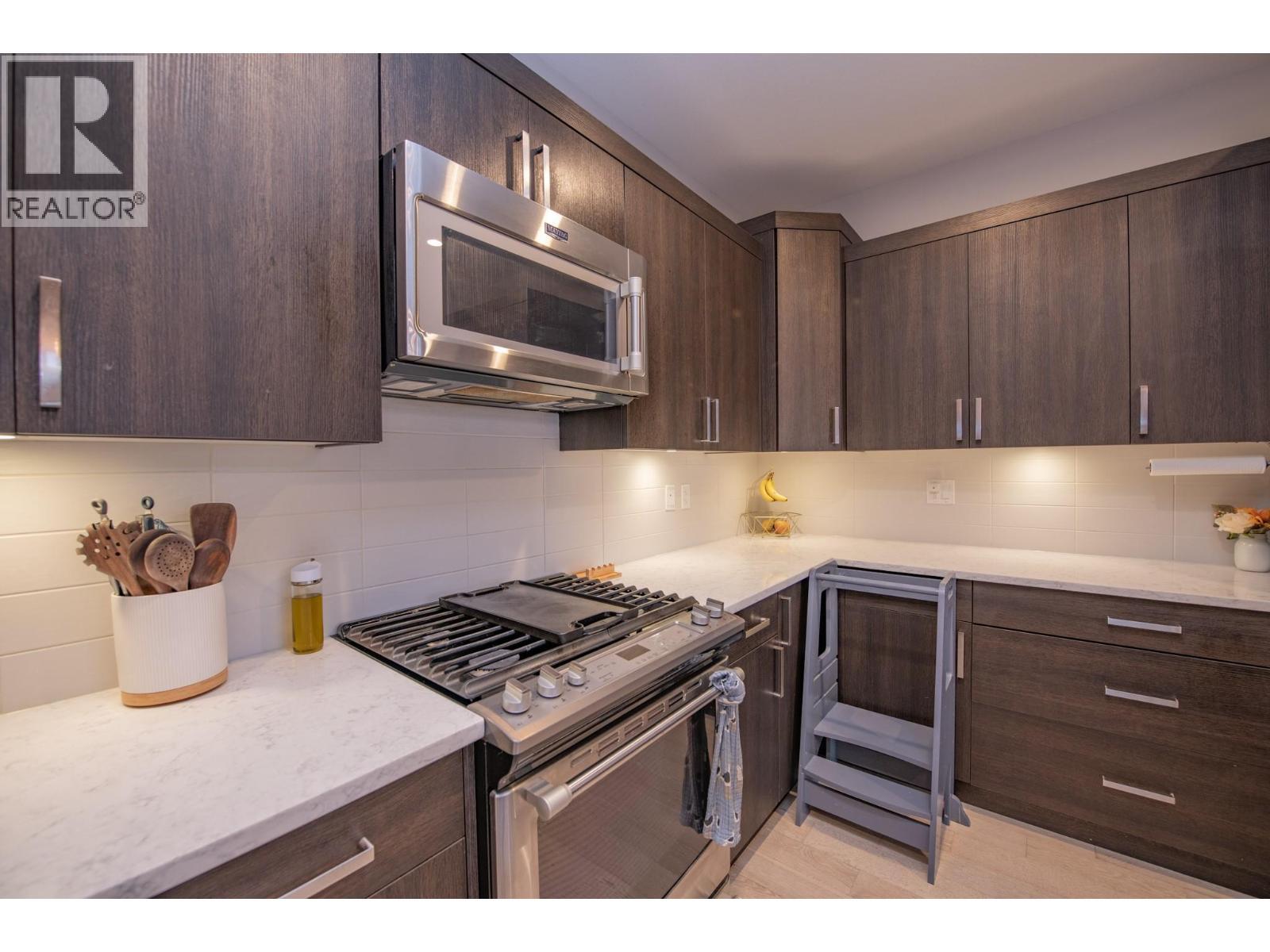 900 Mt. Ida Drive Unit# 23, Vernon, BC - Indoor Photo Showing Kitchen With Upgraded Kitchen
