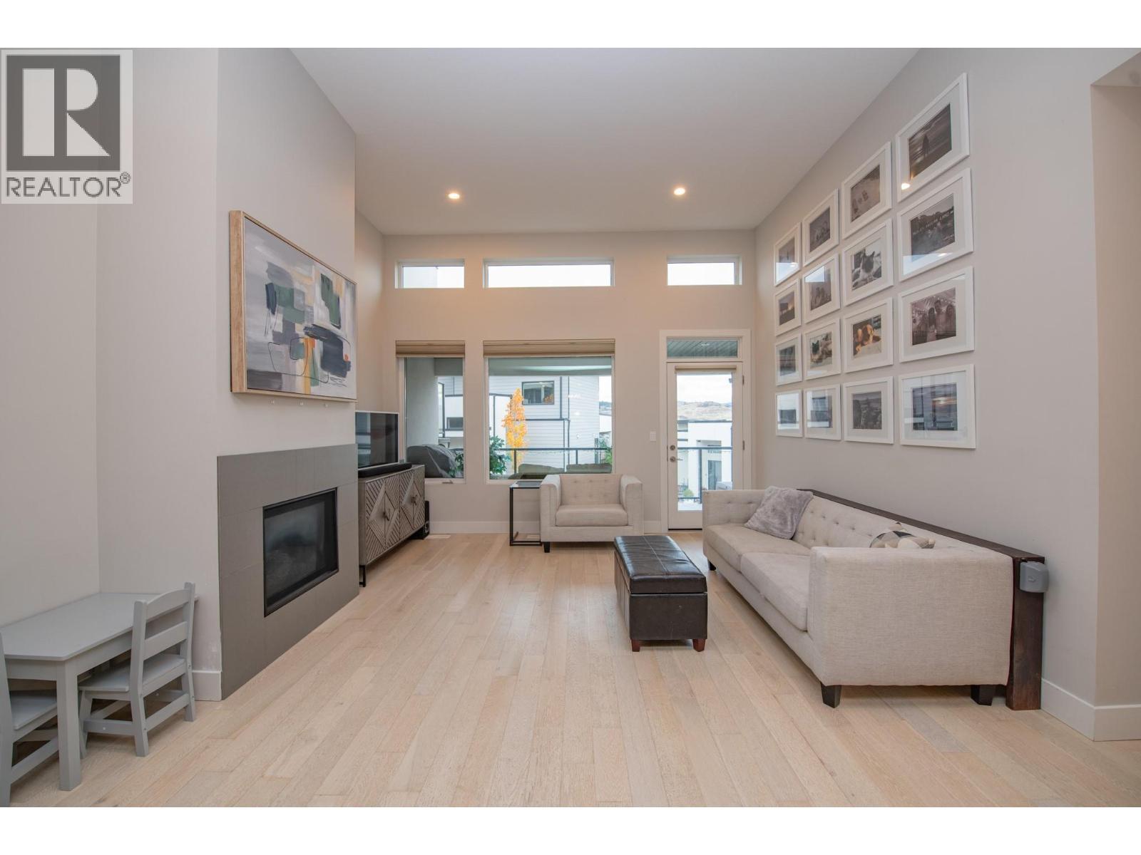 900 Mt. Ida Drive Unit# 23, Vernon, BC - Indoor Photo Showing Living Room With Fireplace