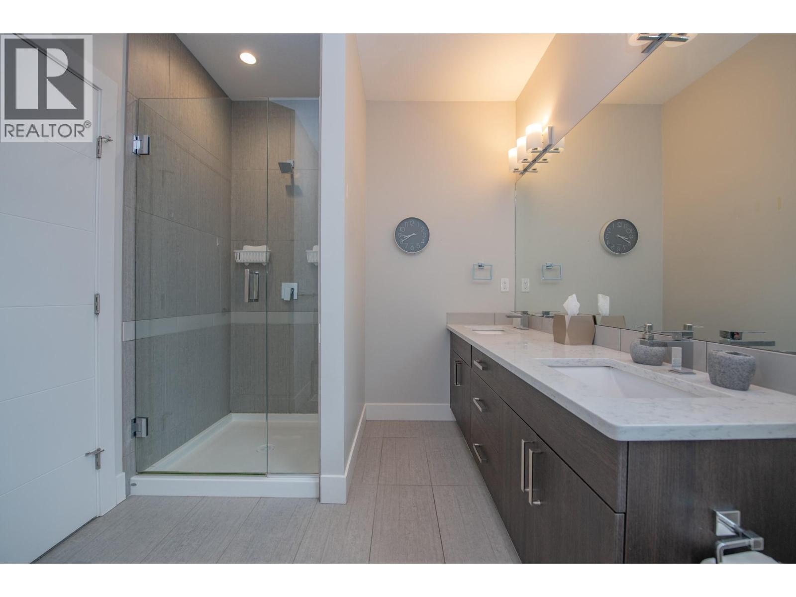 Master Ensuite- 5 piece - 900 Mt. Ida Drive Unit# 23, Vernon, BC - Indoor Photo Showing Bathroom