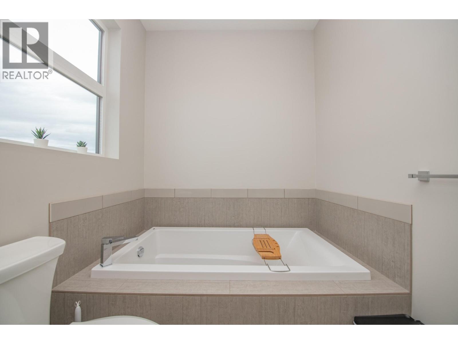 900 Mt. Ida Drive Unit# 23, Vernon, BC - Indoor Photo Showing Bathroom